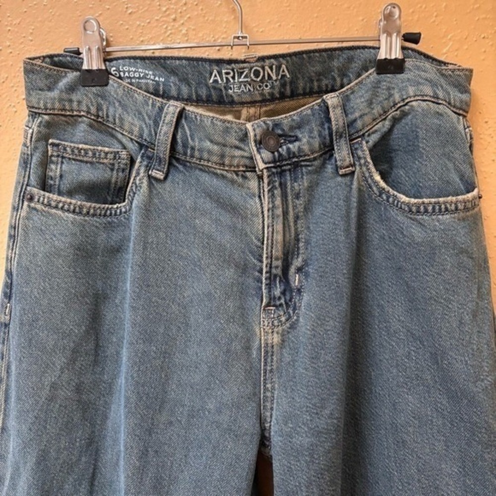 Arizona Jean Co Low RiseBaggy Jeans Size 6 Distressed Wide Leg Medium Wash Denim - Picture 3 of 11